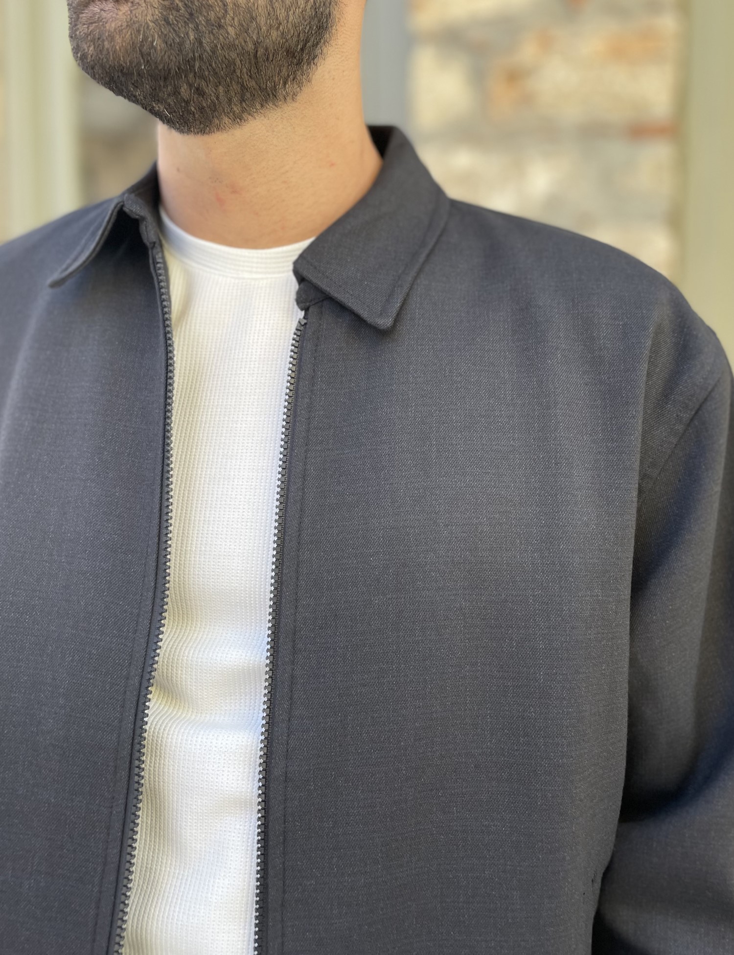 Ανδρικό μαύρο μπουφάν με γιακά 4516 φωτογραφία